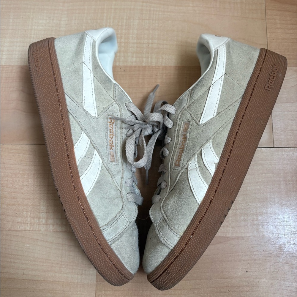 Reebok Sneakers in Classic Beige